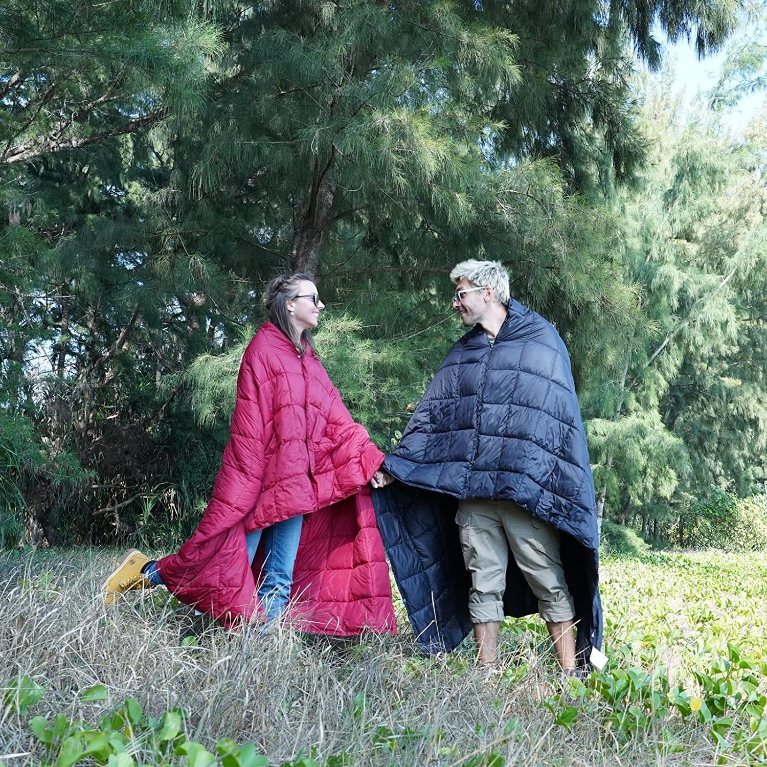 Ultimate Large Waterproof Camping Blanket - Lightweight & Wearable for Adults - 78.7" x 56.7" in Vibrant Red